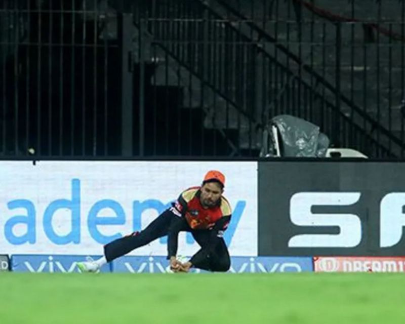 Manish Pandey takes a stunning catch to dismiss KKR&#039;s Andre Russell | Image: IPLT20