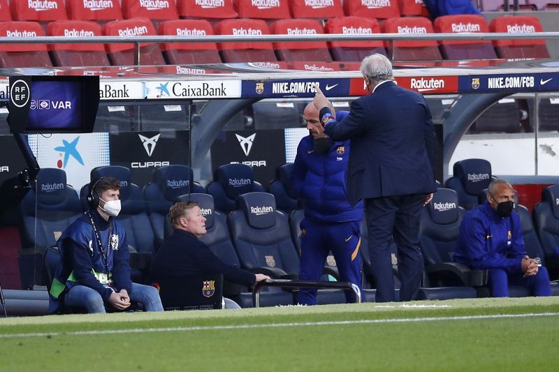  Ronald Koeman, Head coach of FC Barcelona leaves the pitch after being shown a red card 