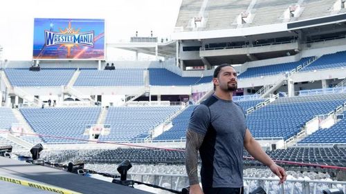 Roman Reigns gave Apollo Crews a pep talk on WWE SmackDown