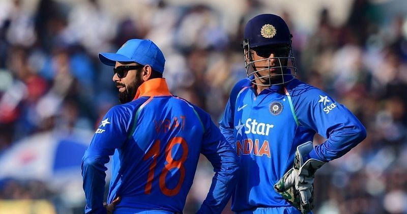 Virat Kohli (L) and MS Dhoni