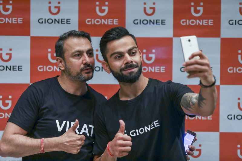 Virat-Kohli-And-His-Pricey-Phones