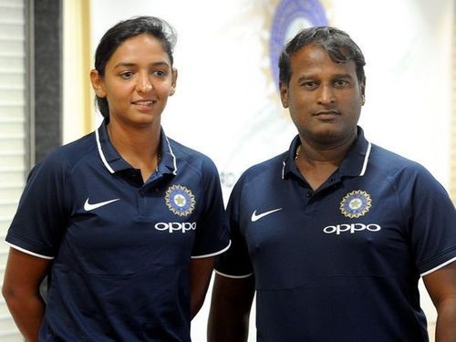 Harmanpreet Kaur alongside Ramesh Powar