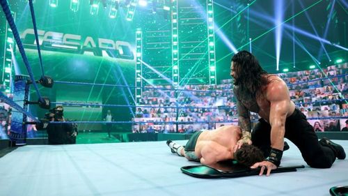 Roman Reigns beats Daniel Bryan on WWE SmackDown