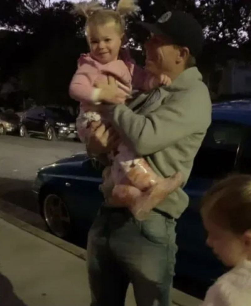 zDavid Warner meets his daughters (Courtesy: Candice Warner)