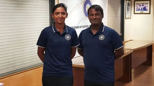 Ramesh Pawar (R) with India's T20I captain Harmanpreet Kaur (L) in 2018