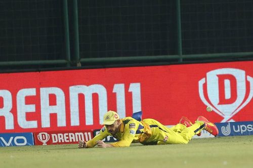 Faf du Plessis drops the catch