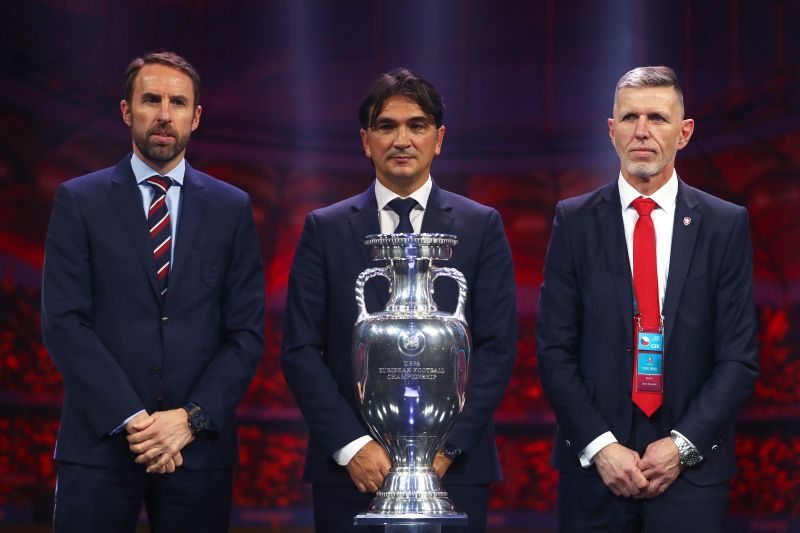 Zlatko Dalic (centre)