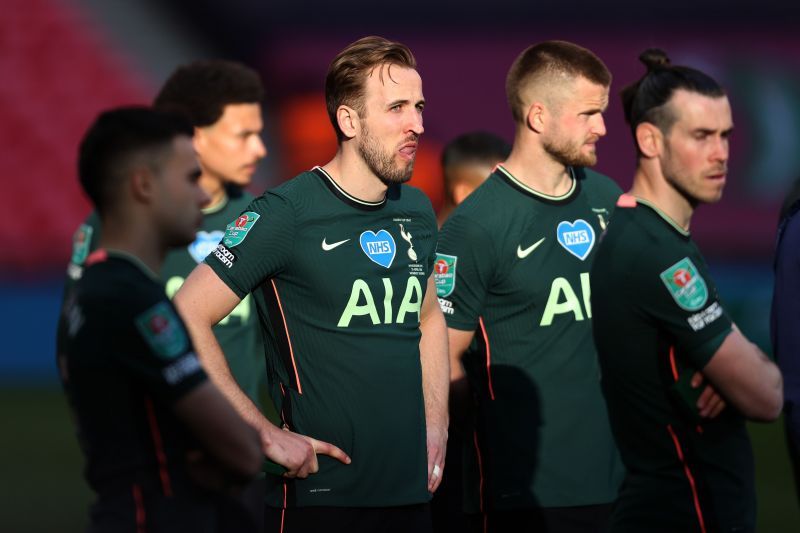 Forelorn Spurs players after losing the League Cup final