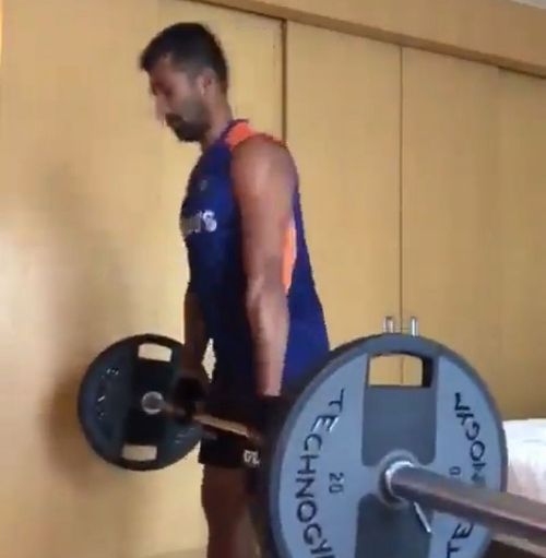 Wirddhiman Saha keeping himself fit in quarantine. Pic Credits: SRH Twitter