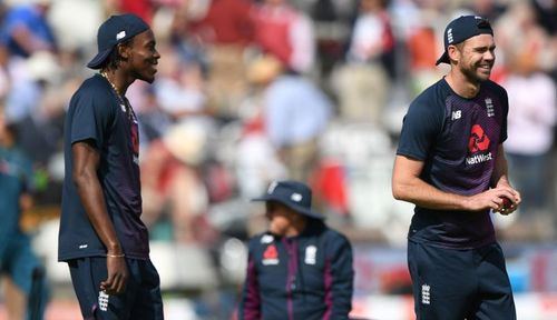 Jofra Archer (L) & James Anderson