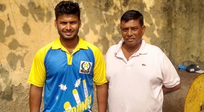 A young Rishabh Pant (L) and coach Tarak Sinha. (PC: IANS)