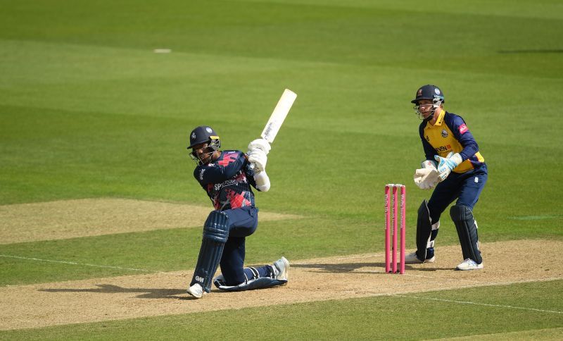 Daniel Bell-Drummond hits out in the Vitality Blast 2020. Image courtesy Getty Images.
