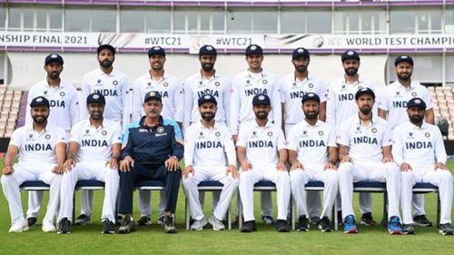 Virat Kohli poses with Team India members. Pic: Virat Kohli/ Twitter