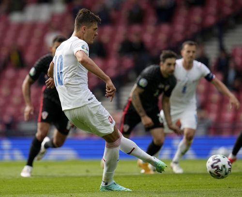 Schick converts his penalty to take the lead in the race for the Golden Boot