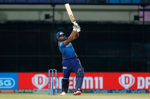 Aakash Chopra wants batsmen to be given eight runs if they hit a gigantic six [P/C: iplt20.com]