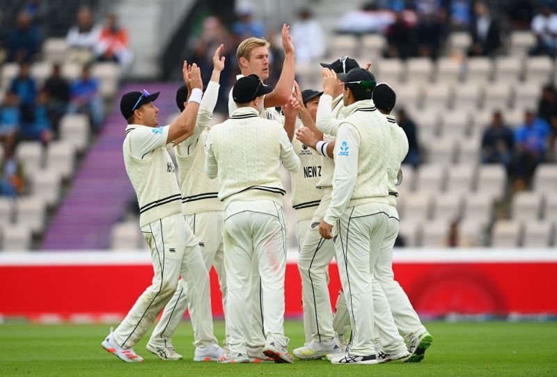 Kyle Jamieson (centre) celebrates with teammates after dismissing Rohit Sharma on Day 2 of the WTC Final