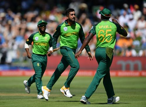 Tabraiz Shamsi (C) was a bit confused after he became the world number one T20I bowler