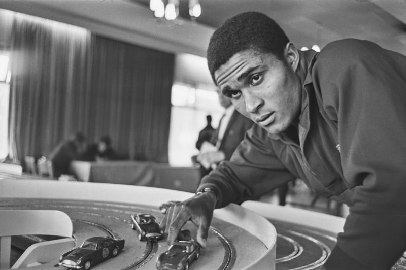 Eus&eacute;bio On The Track