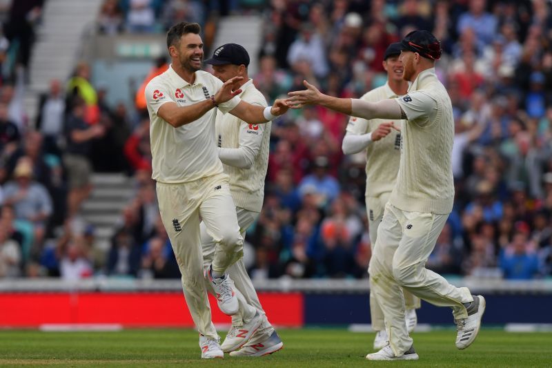 James Anderson (L) celebrates a fall of a wicket with Ben Stokes (R).