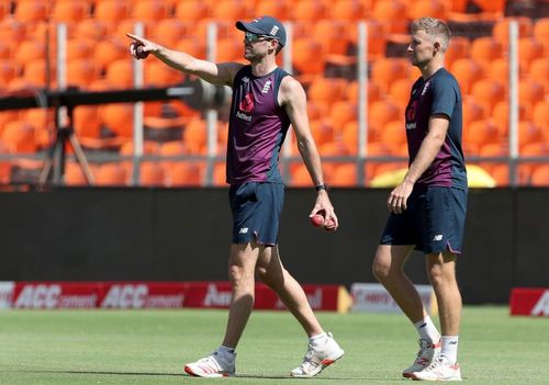 James Anderson (L) and Joe Root