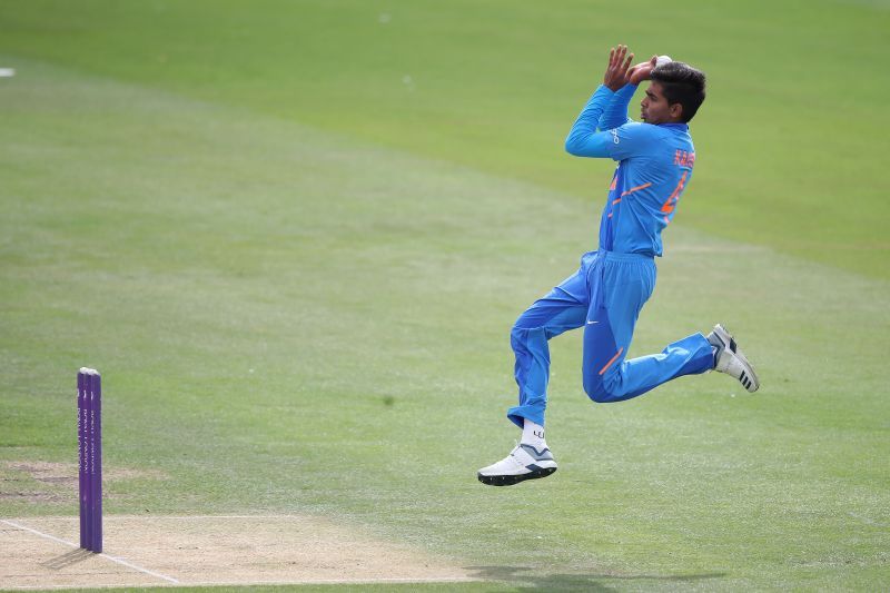Kartik Tyagi bowling for India Under-19. Image courtesy Getty Images.