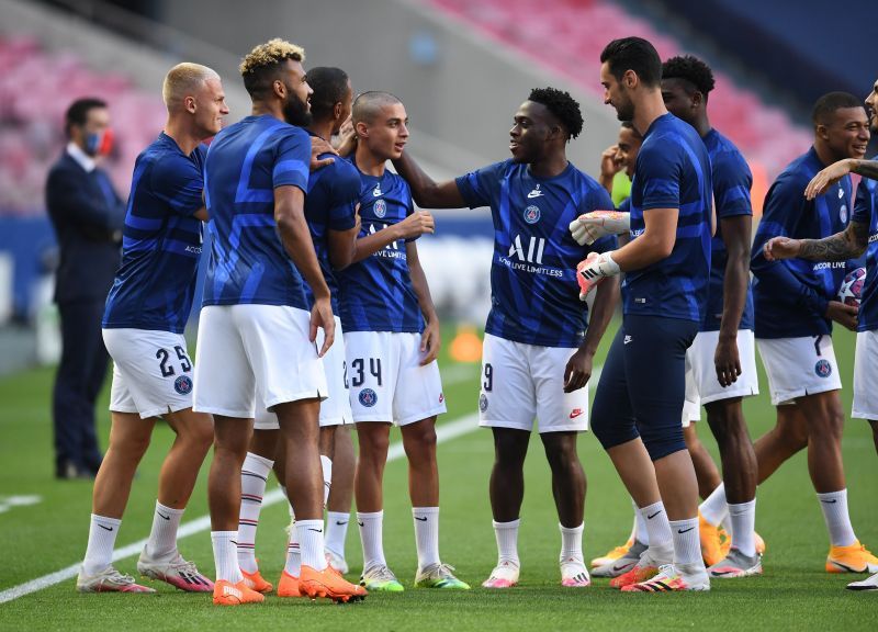 Kays Ruiz-Atil (#34) with team mates prior to the Champions League match between Atalanta and PSG