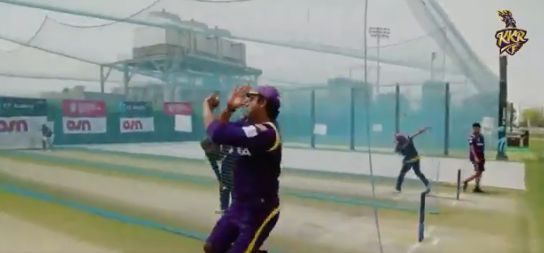 Wasim Akram in his bowling action. Pic Credits: KKR Twitter