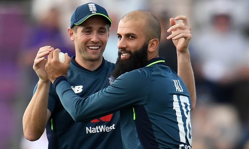 Chris Woakes (L) and Moeen Ali