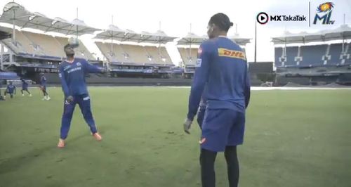 Mumbai Indians players playing keep-ups. Pic Credits: @mipaltan Twitter