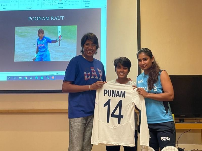 Punam Raut being presented her jersey by Jhulan Goswami and Mithali Raj (Image credit: BCCI Women)