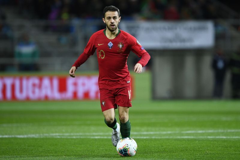 Bernardo Silva carries the ball for Portugal in a UEFA Euro 2020 Qualifier