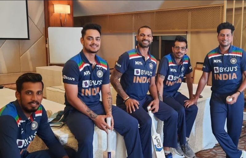 Yuzvendra Chahal with Ishan Kishan, Kuldeep Yadav, Shikhar Dhawan and Ishan Porel