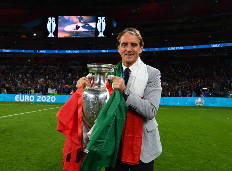 Roberto Mancini poses with Italy&#039;s Euro 2020 trophy.