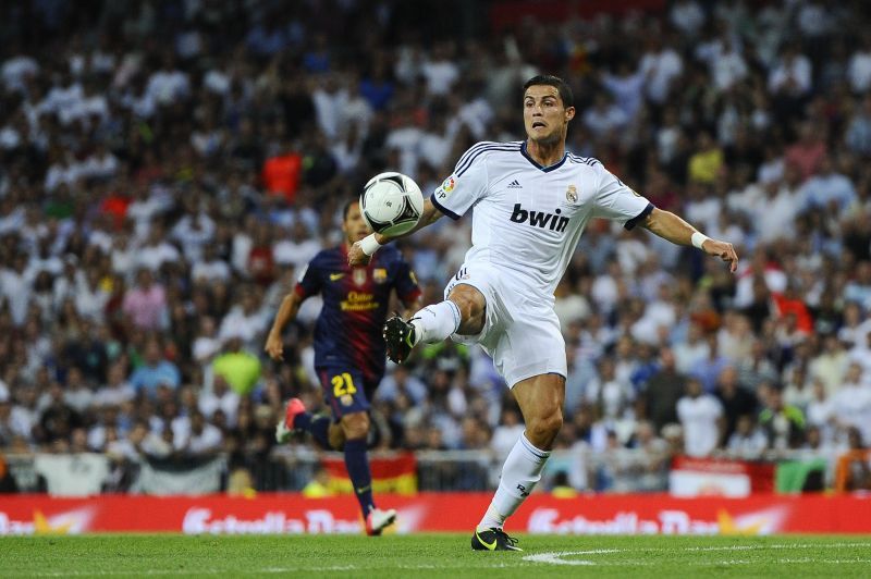 Real Madrid v Barcelona - Supercopa de España (2012)