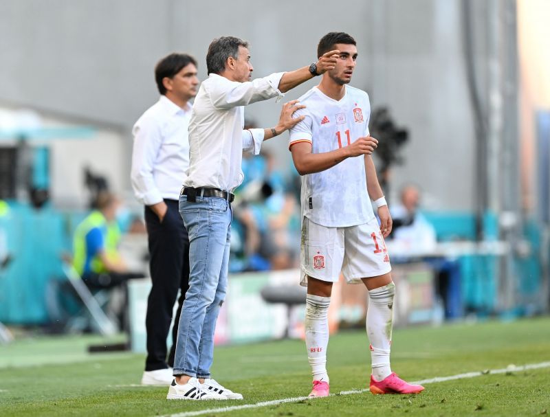 Ferran Torres (right)