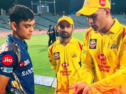 Words of Wisdom: MS Dhoni shares wicketkeeping notes with Ishan Kishan