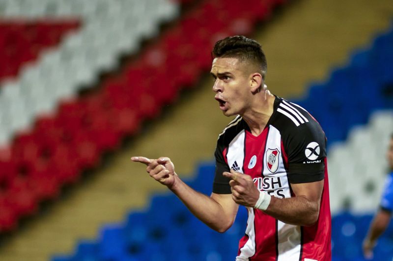 Rafael Santos Borre in action for River Plate in the Copa de la Liga Profesional 2021