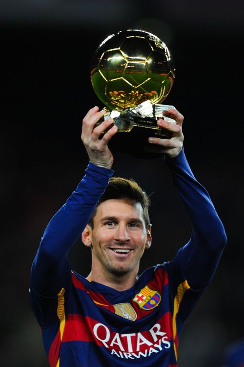 Lionel Messi holds up his 5th Ballon d'Or award