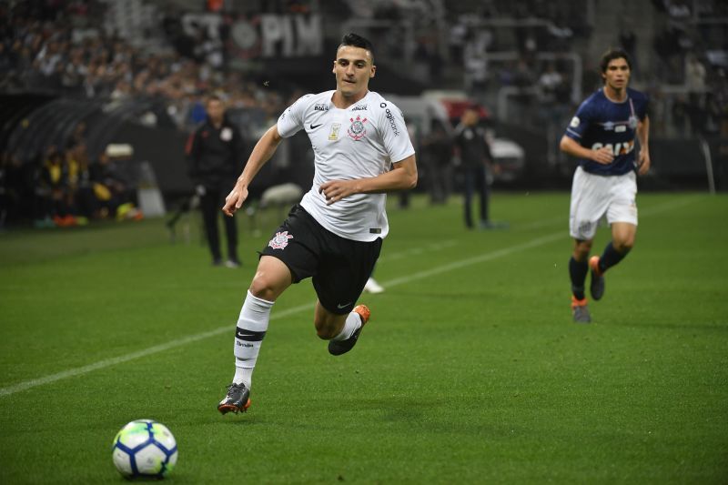 Mantuan in action for Corinthians