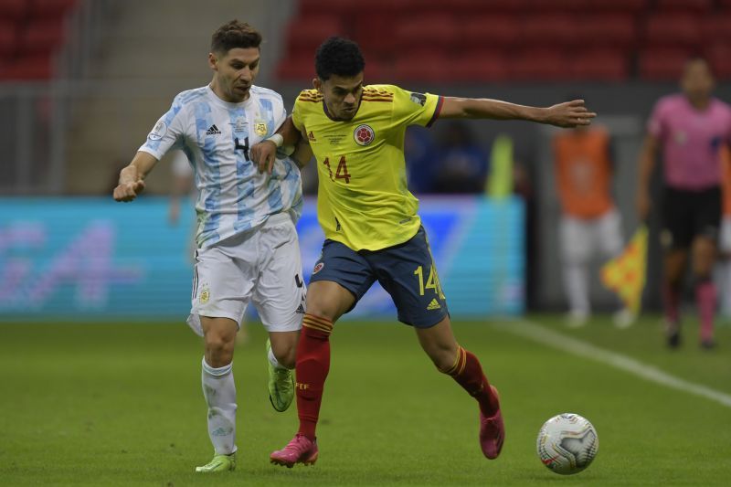 Luis Diaz tussles it out for the ball against Argentina's Gonzalo Montiel