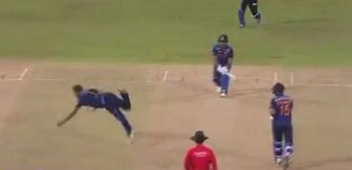 Dasun Shanaka took an athletic catch to dismiss Nitish Rana