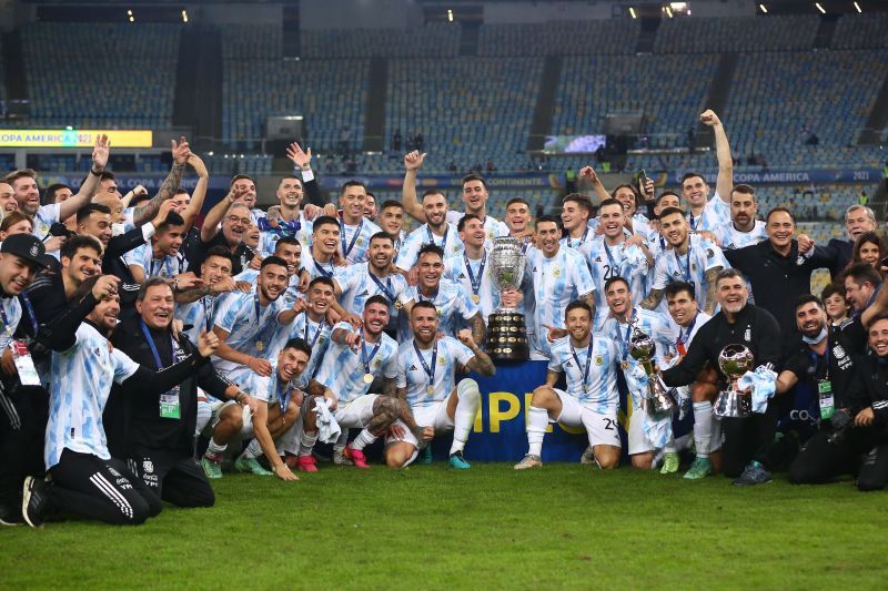 Argentina players celebrate their Copa America 2021 triumph.