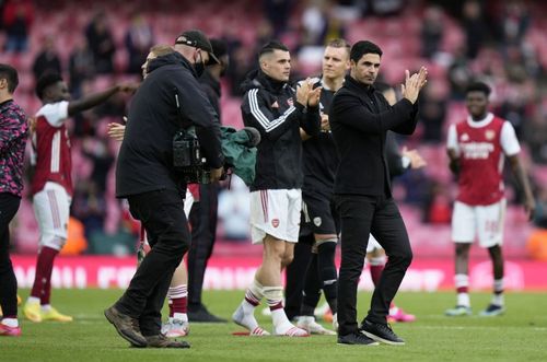 Arsenal manager Mikel Arteta (right)