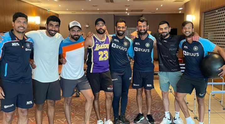 Members of Team India pose for a picture. Pic Credits: @imVKohli Twitter