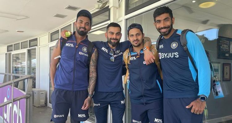 Virat Kohli, along with his teammates. Pic Credits: Instagram