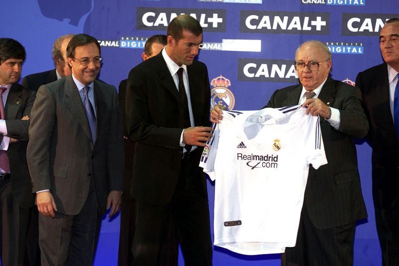 Di Stefano (R) was named honorary president of Real Madrid