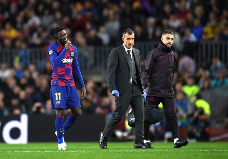 Dembele leaving the pitch against Dortmund due to an injury in 2019