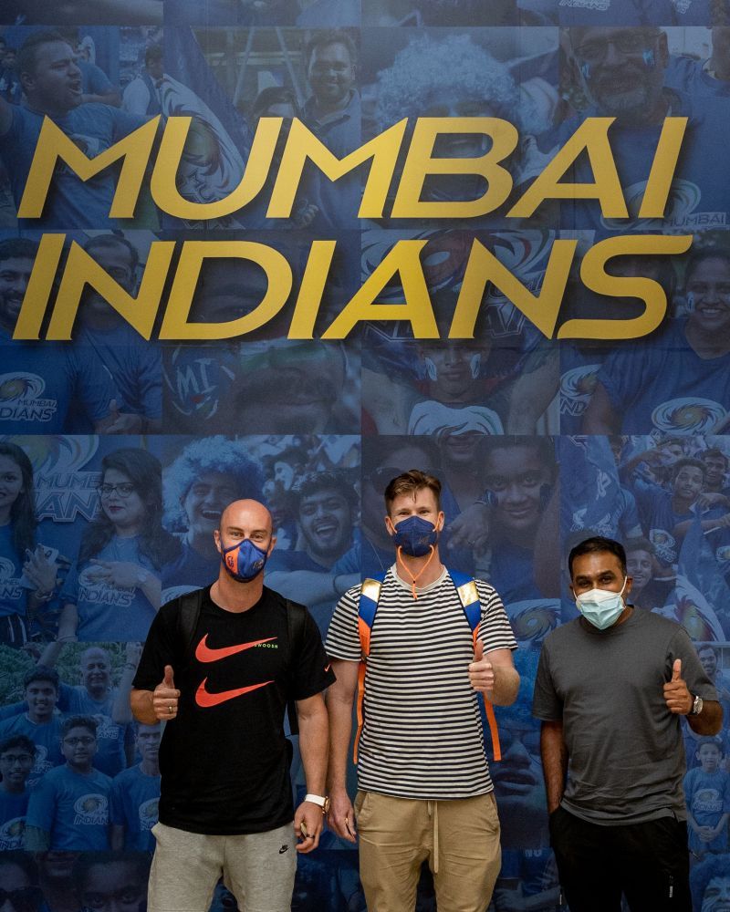 Mumbai Indians head coach Mahela Jayawardene and cricketers Chris Lynn and Jimmy Neesham have landed in Abu Dhabi (Credit: Mumbai Indians)
