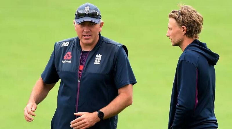 Chris Silverwood (L) with skipper Joe Root