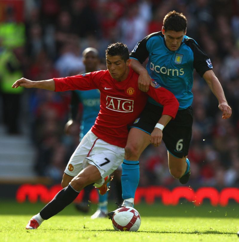 Cristiano Ronaldo playing fror Manchester United.